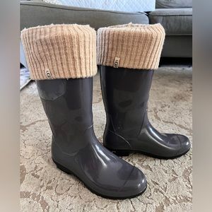 UGG Rainboots with sock inserts included size 8